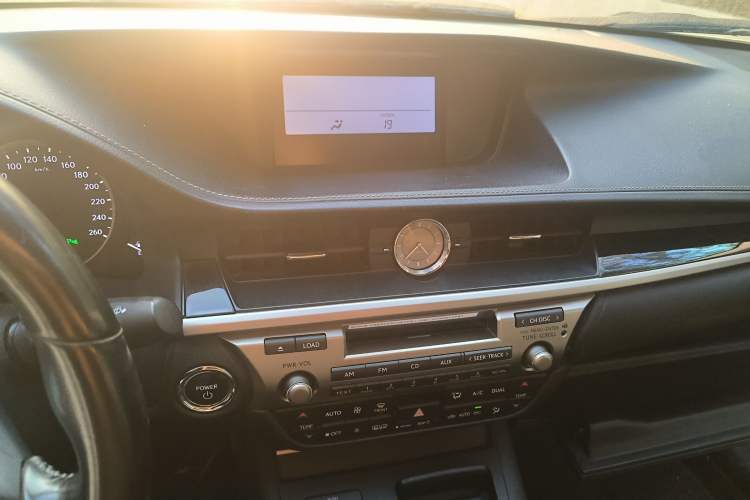 Used Lexus ES 2013 300h Elite Edition