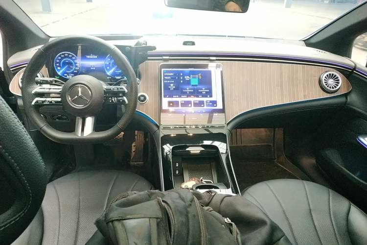 Used Mercedes-Benz EQE 2022 350 Luxury Edition Center Console