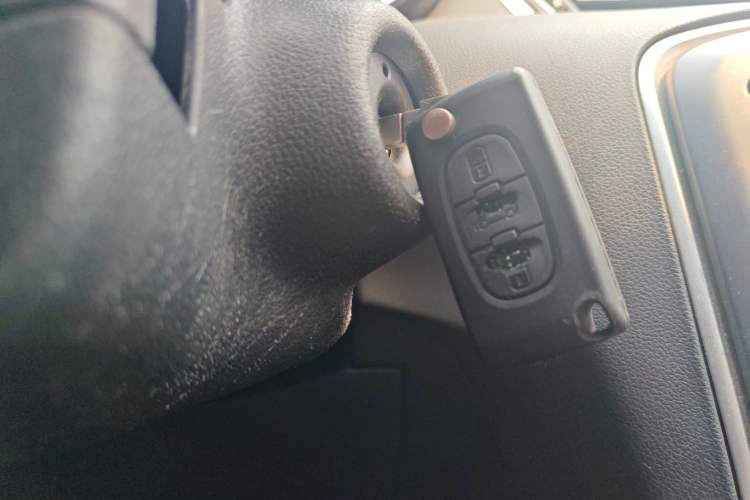 Used Peugeot 308 2014 Enjoy Edition Classic 1.6L Manual YouShang Model Vehicle Key