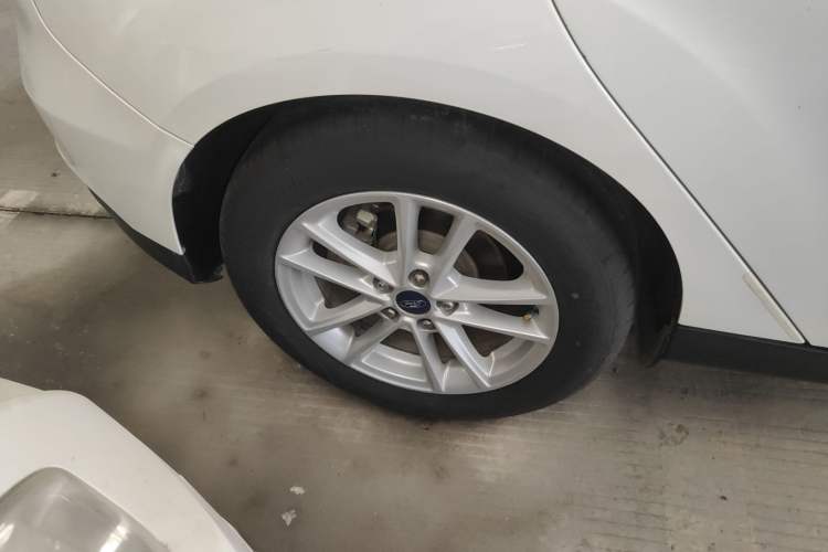 Used Ford Focus 2017 Hatchback 1.6L Automatic Fashion Edition Smart Drive Version Right Rear Wheel Hub