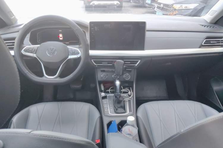 Used Volkswagen Lavida 2023 Revised Version 1.5L Automatic 5 Millionth Edition Center Console