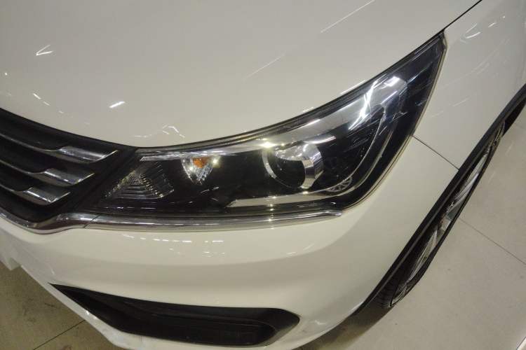 Used Baojun 310W 2017 1.5L Manual Fashion Edition China VI
