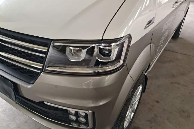 Used Jinbei New Hiace S 2023 1.5L Wealth Edition Van 2/5-Seater Air-Conditioned Model SWC15M