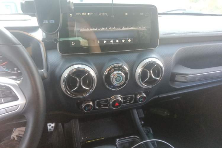 Used BAIC Off-Road BJ40 2022 2.0T Automatic Four-Wheel Drive Business Edition Audio And AC Panel