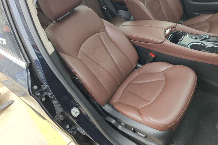 Used Buick Envision 2020 20T Two-Wheel Drive Luxury Model