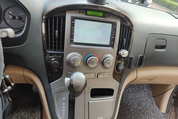 Used Hyundai H-1 Starex 2011 2.4L Luxury Edition Audio And AC Panel