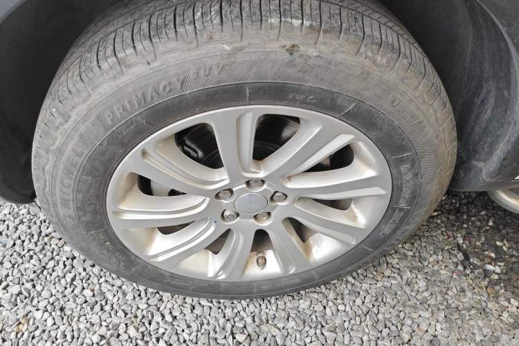 Used Land Rover Discovery Sport 2016 2.0T SE Left Front Wheel Hub