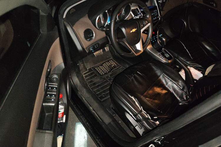 Used Chevrolet Cruze 2013 Hatchback 1.6L Automatic Luxury Model Driver Seat