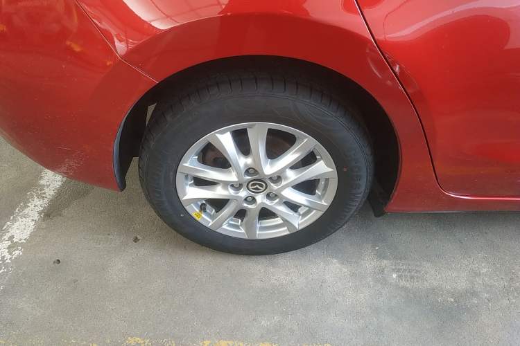 Used Mazda 3 Axela 2016 Sedan 1.5L Automatic Luxury Model Exterior 5