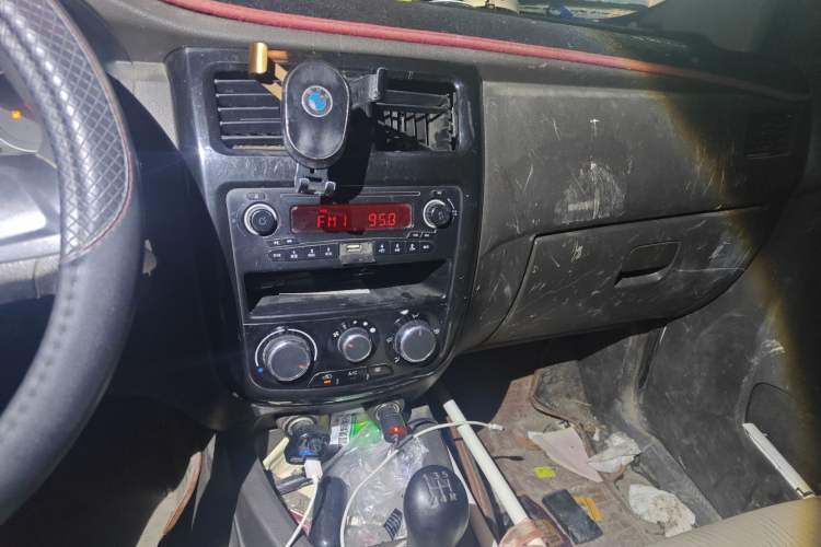 Used Wuling Rongguang V 2015 1.2L Standard Version Audio And AC Panel