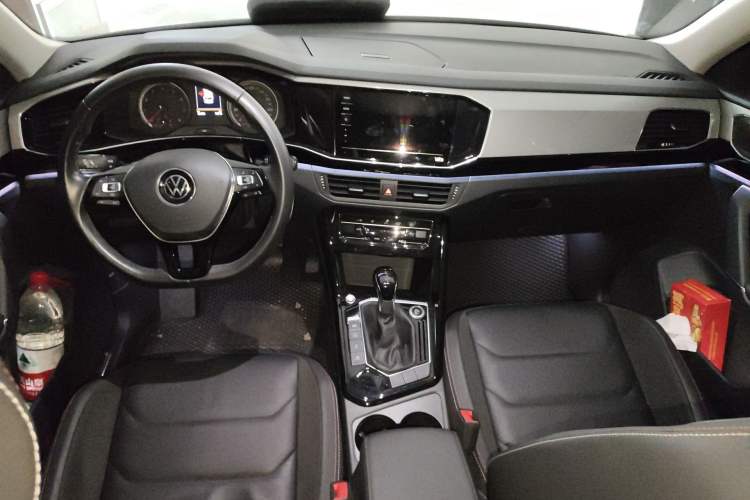 Used Volkswagen Tayron 2020 330TSI Two-Wheel Drive Luxury Smart Connectivity Version Center Console