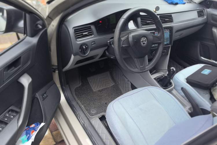 Used Skoda Rapid 2016 1.6L Manual Front-Wheel-Drive Version