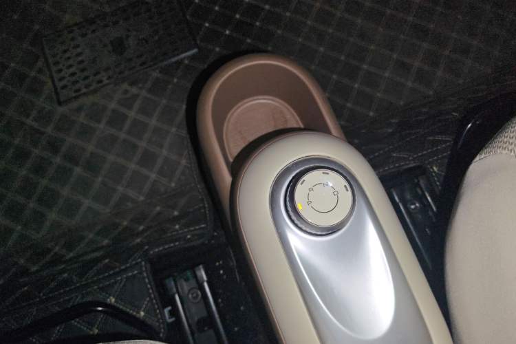 Used Wuling Hongguang MINIEV 2025 Four-Door Version Premium Edition Gear Lever