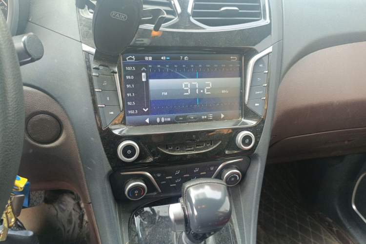 Used Haima Fumei F7 2017 1.5T 7-Seater Automatic Standard Edition Audio And AC Panel