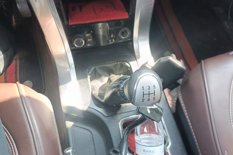 Used Leopaard Q6 2015 2.4L Manual 4x4 Excellence Edition
