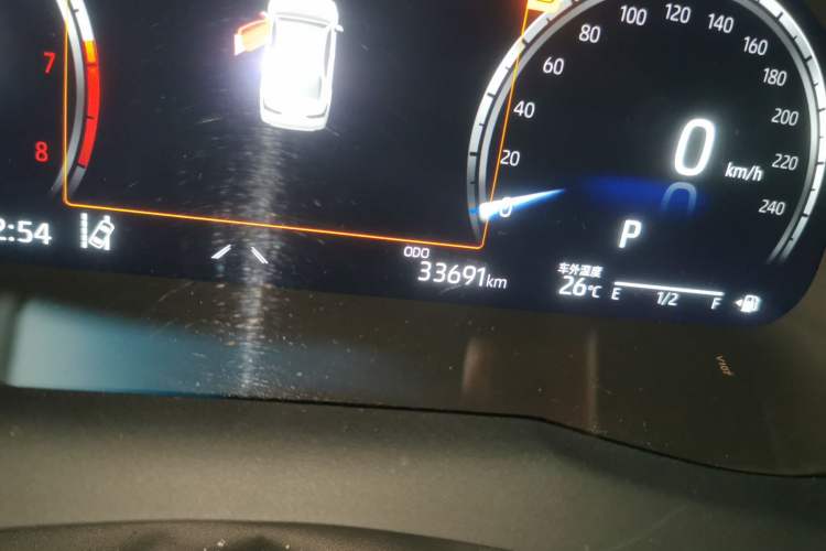 Used Toyota Camry 2021 2.5S Fēngshàng Edition Odometer Close Up