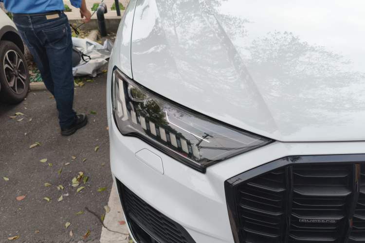 Used Audi Q7 2022 55 TFSI quattro S line Sport model Right Front Headlight