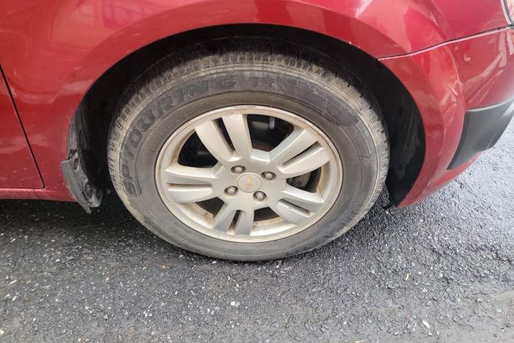 Used Chevrolet Aveo Sonic 2011 Sedan 1.4L Manual Transmission SE