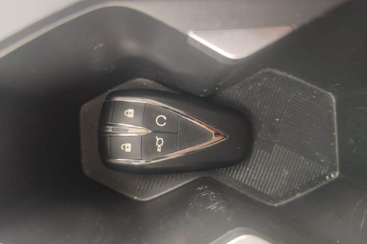 Used CHANGAN OSHAN Z6 2022 Blue Whale 1.5T DCT Luxury Model