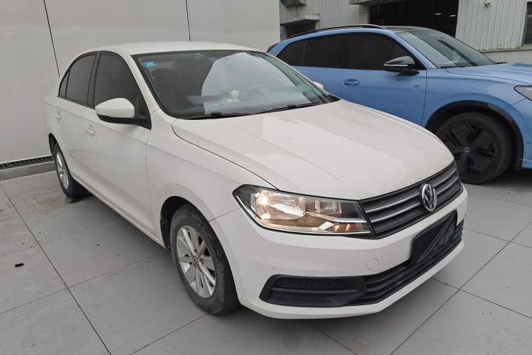 Used Volkswagen Santana 2016 1.6L Manual Fashion Edition Front Right 45 Deg