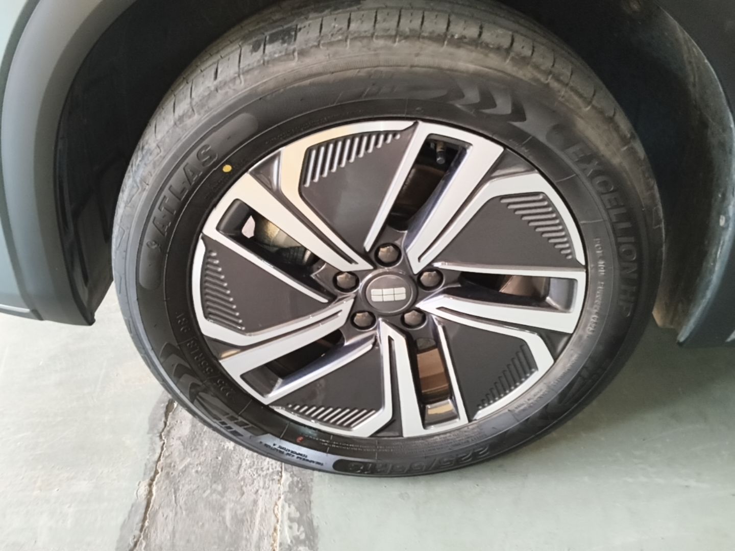 Geely Galaxy Xingjian 7 EM-i 2025 120km Launch+ Version — снимка 10