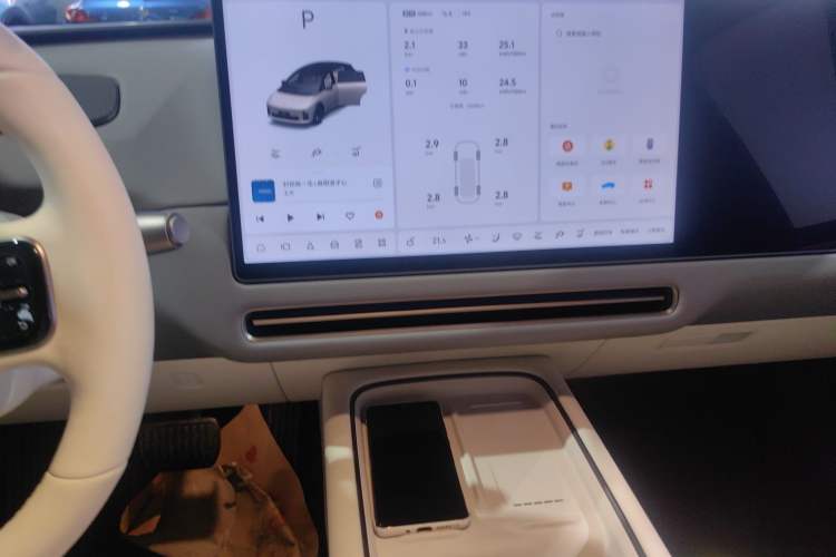 Used Li Auto i6 2025 Model Two-Wheel-Drive Standard Type Audio And AC Panel