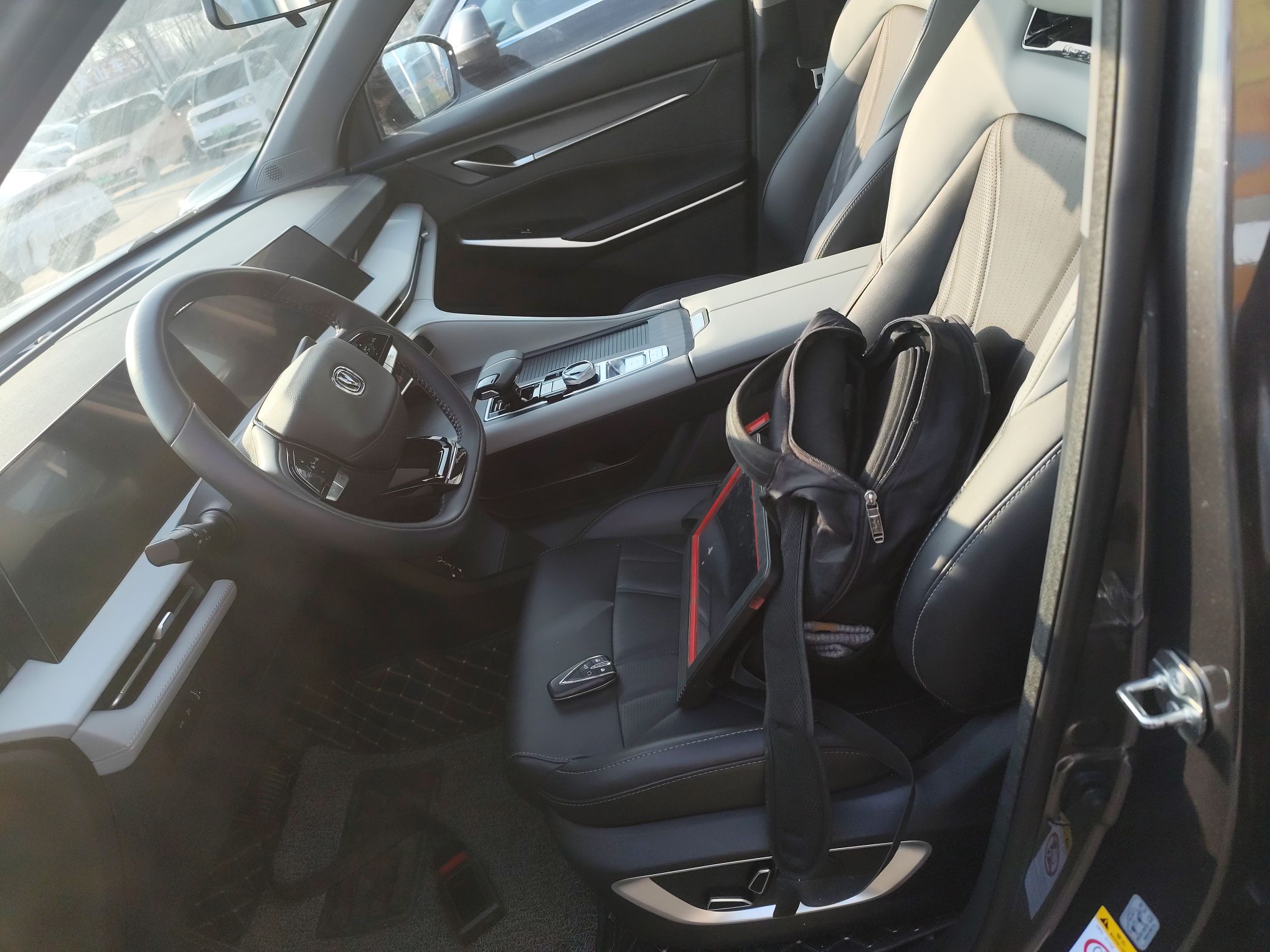 Переднее сиденье в автомобиле