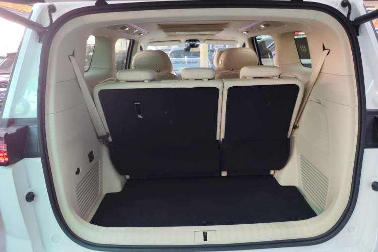 Used VOYAH Dream 2025 EV Four-Wheel Drive Flagship Kunpeng Edition