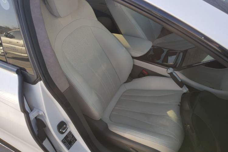 Used IM L7 2022 Dynamic Model Right Front Seat