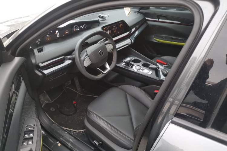 Used CHANGAN UNI-V 2022 1.5T Sport Edition
