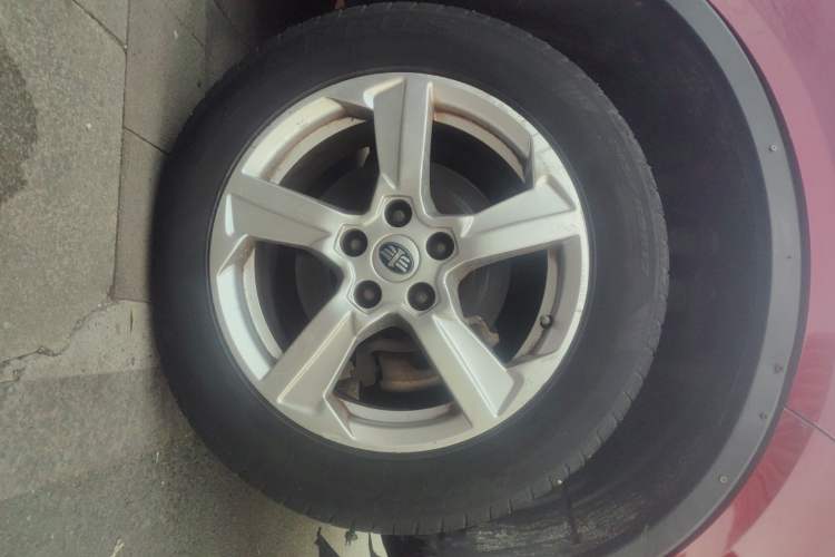 Used Bestune X80 2013 2.0L automatic comfort version
