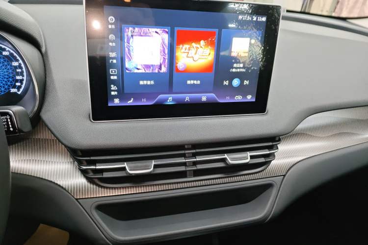 Used Hongqi E-QM5 2021 Charging Version Flagship Edition Audio And AC Panel