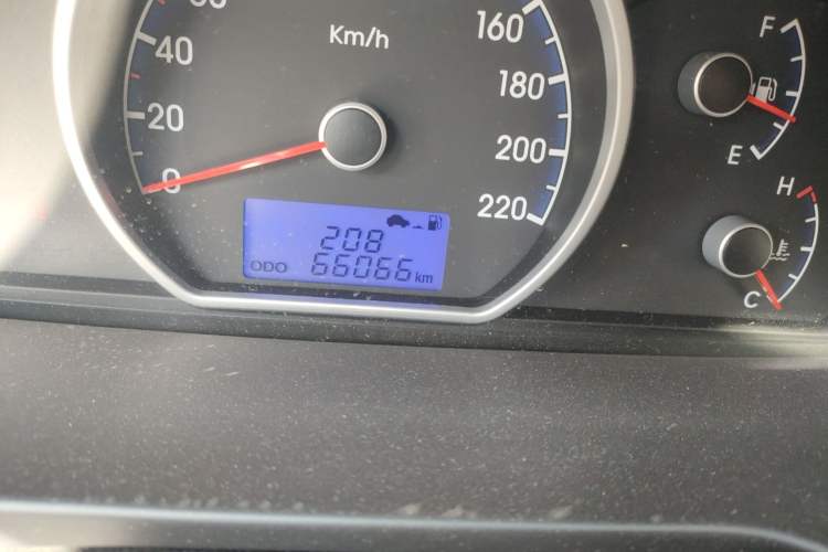 Used Hyundai Celesta 2011 1.6L Manual Luxury Model Odometer Close Up