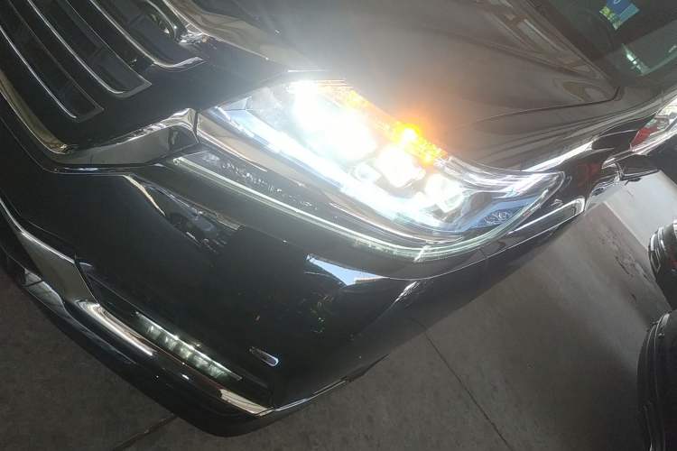 Used Honda Elysion 2019 2.0L Hybrid Luxury Edition Left Front Headlight