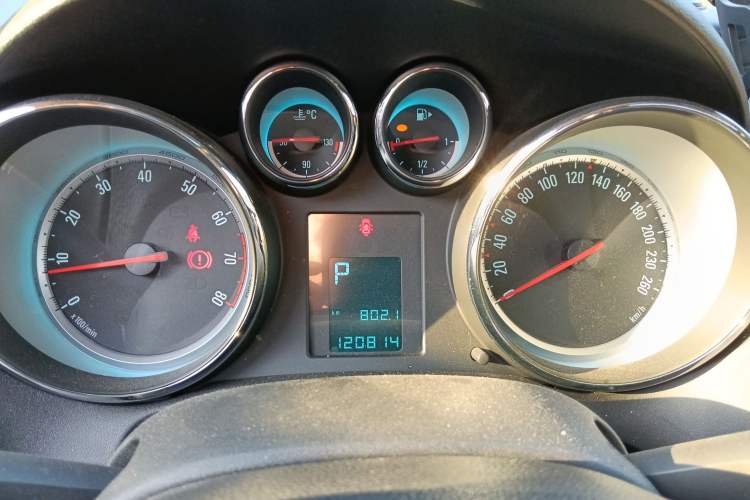 Used Buick GT 2011 GT 1.8L Automatic Fashion Edition Leather Model Instrument Cluster