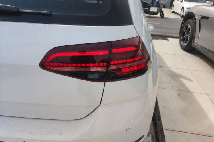 Used Volkswagen Golf 2018 230TSI Automatic Luxury Version
