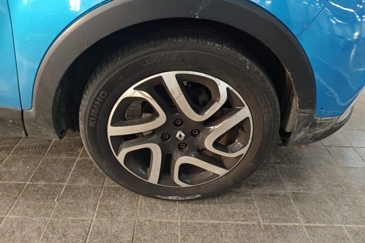 Used Renault Captur 2015 1.2T Automatic Luxury First Edition Right Front Wheel Hub