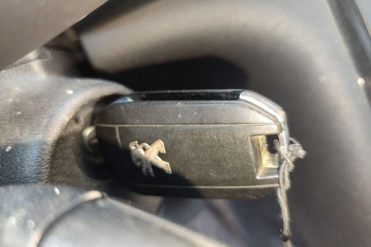 Used Peugeot 3008 2015 2.0L Automatic Classic Edition