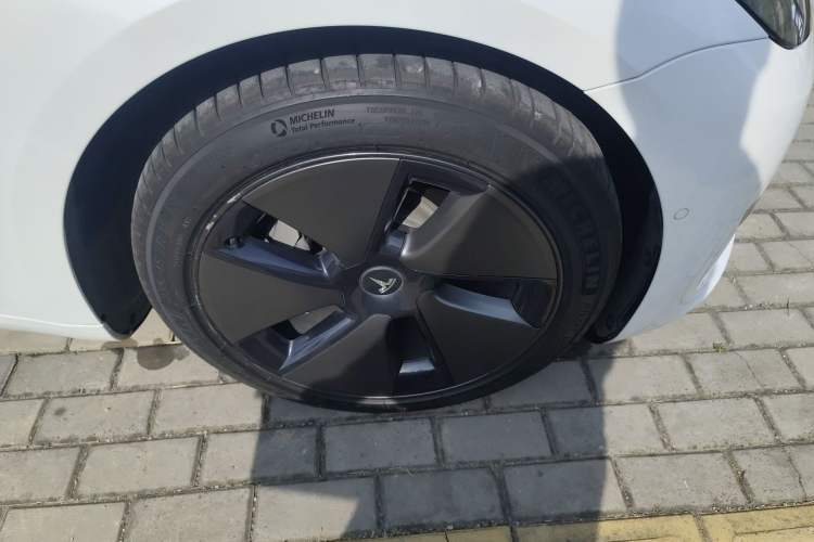 Used Tesla Model 3 2021 Standard Range Rear-Wheel Drive Upgraded Version 3D6 Right Front Wheel Hub