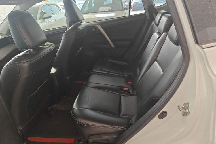 Used Toyota RAV4 2018 2.0L CVT Two-Wheel Drive Fashion X Edition