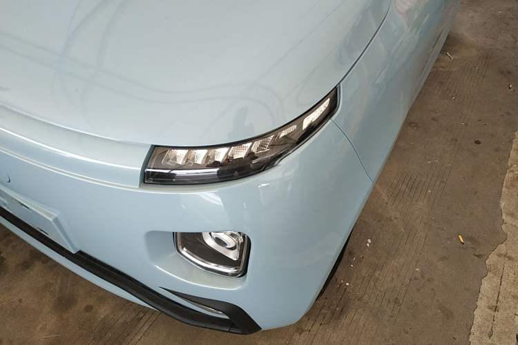 Used Brilliance Xinri i03 2021 318 km 31.45 kWh Left Front Headlight