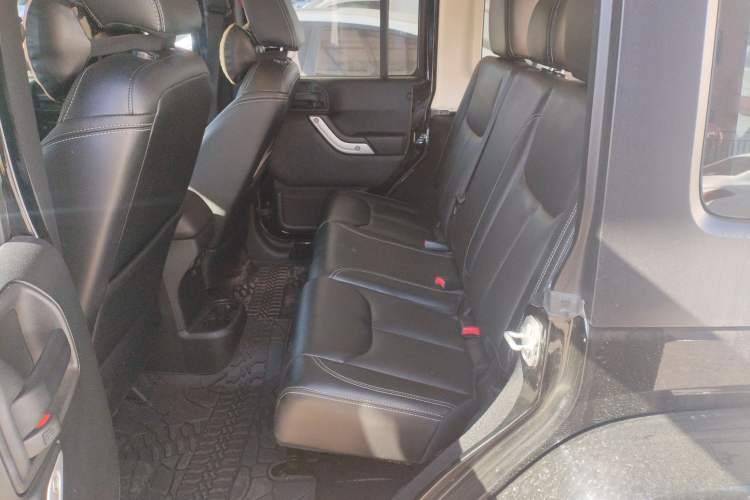 Used Jeep Wrangler 2015 3.0L Sahara Four-Door Comfort Edition
