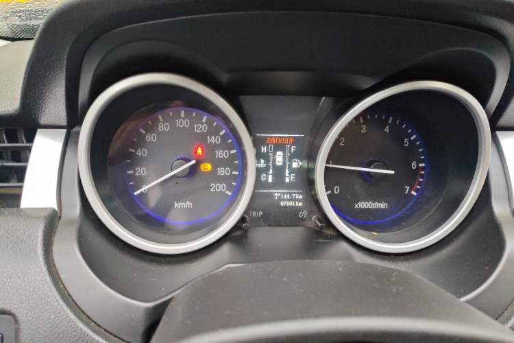 Used GAC Gonow GX6 2015 2.4L Two-Wheel Drive Elite Edition
