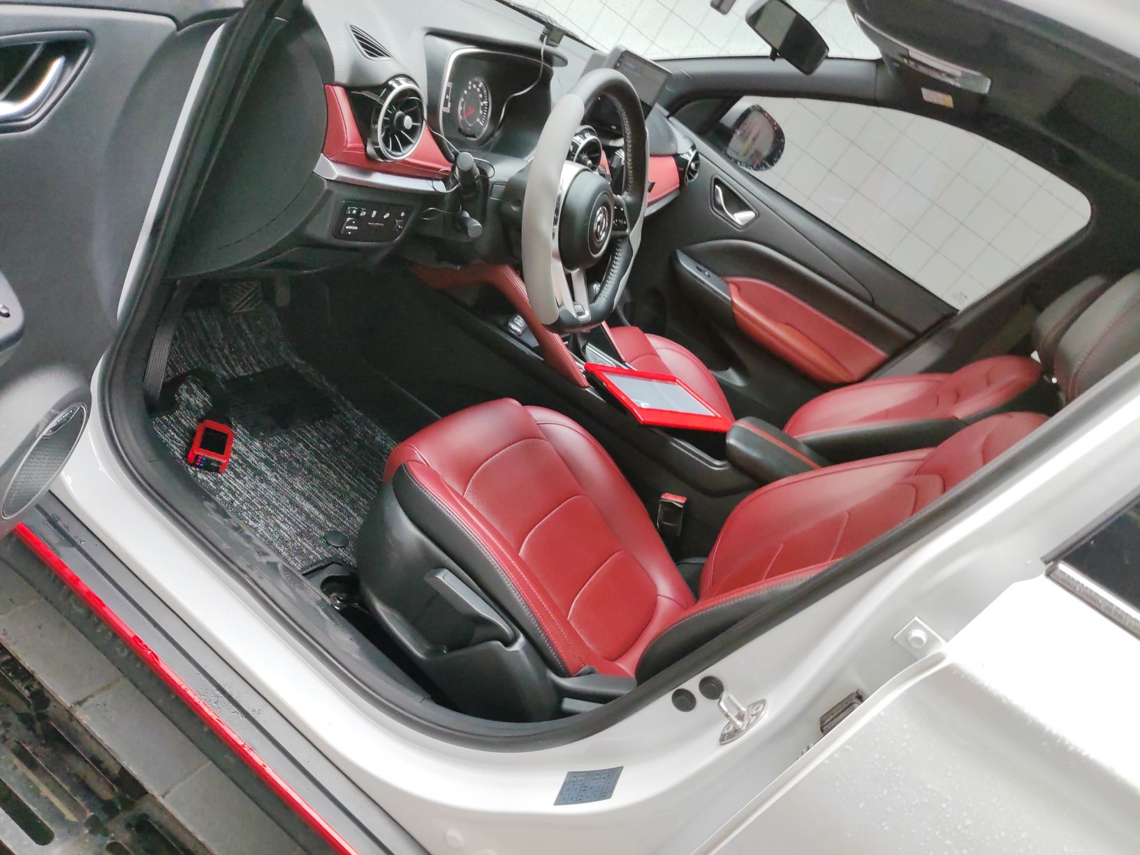 Переднее сиденье в автомобиле