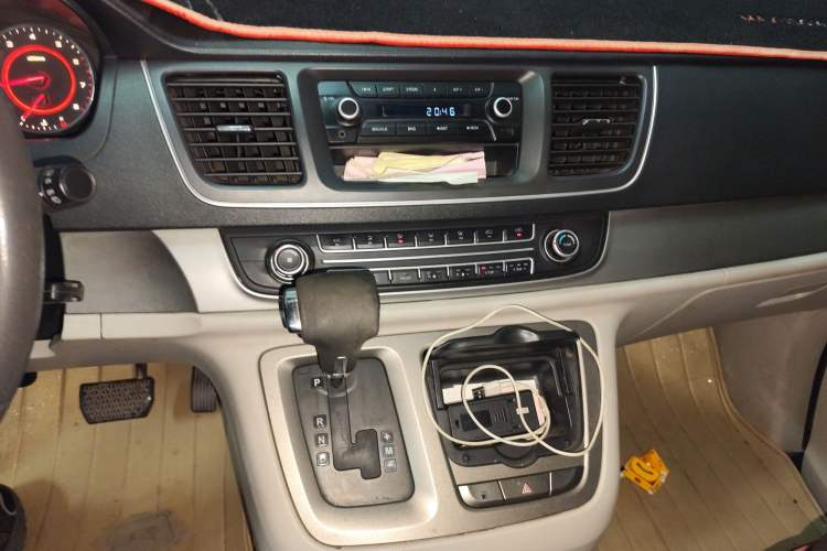 Used SAIC MAXUS G10 2014 2.0T Automatic Elite Edition
