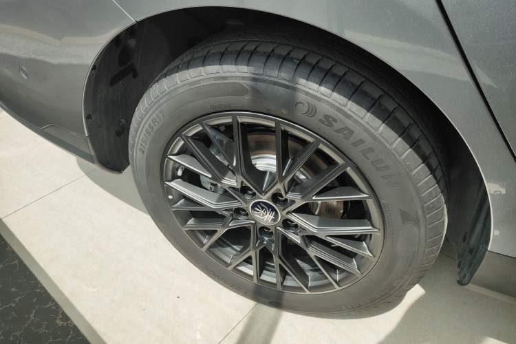 Used BYD Qin PLUS 2025 EV Smart Drive Edition 420KM Leading Model Right Rear Wheel Hub