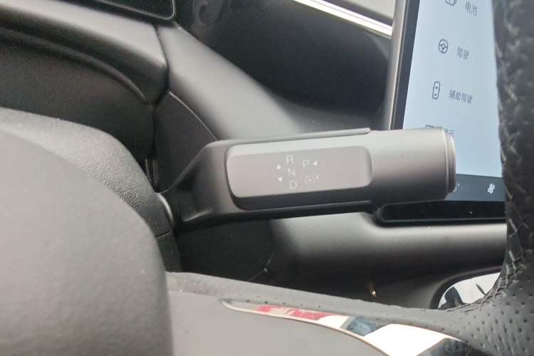 Used AION V 2024 Aion Tyrannosaurus 650 Smart Luxury Edition Gear Lever