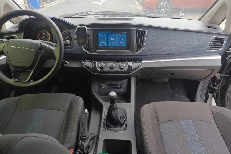 Used FORTHING Lingzhi 2023 M5L 1.6L Comfort Edition 7-Seater Audio And AC Panel