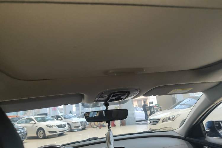 Used Hyundai Elantra 2021 1.5L CVT GLX Elite Edition Headliner