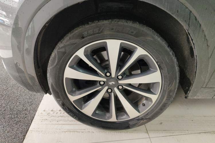 Used Li Auto ONE 2020 Extended-Range 6-Seater Version Left Front Wheel Hub